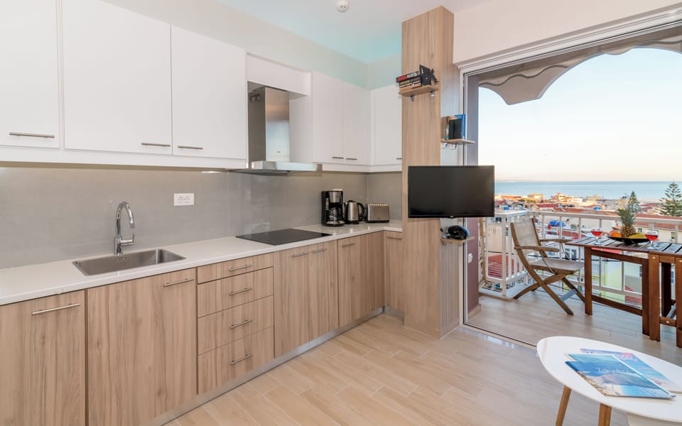 Apartment, 1 Bedroom, Smoking, Balcony | Private kitchen