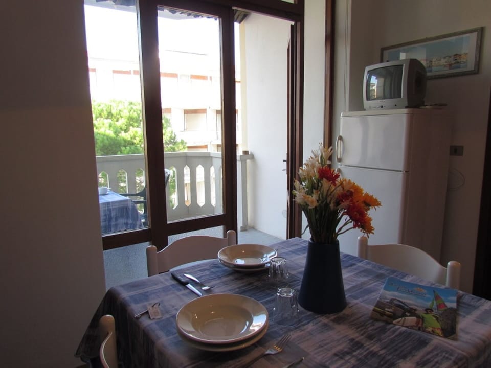Apartment, 2 Bedrooms, Balcony | Living room