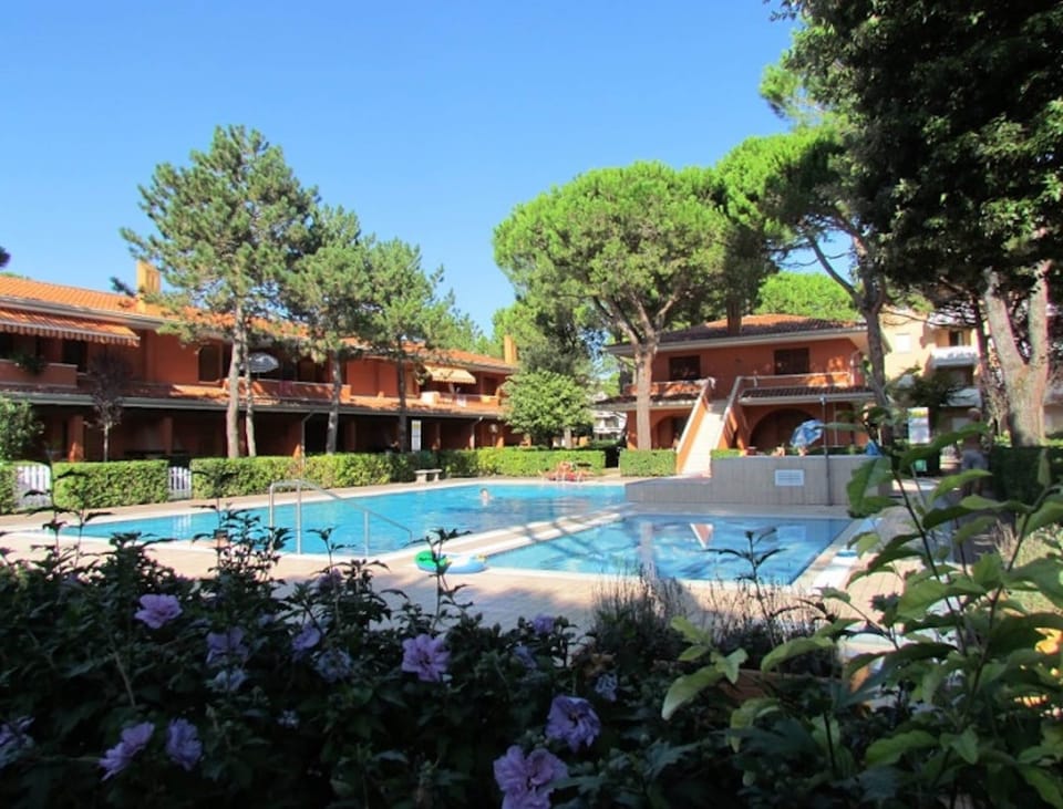 Apartment, 2 Bedrooms, Balcony, Pool View | Garden
