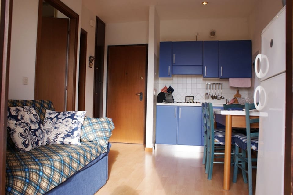 Apartment, 1 Bedroom, Balcony, Pool View | Living room