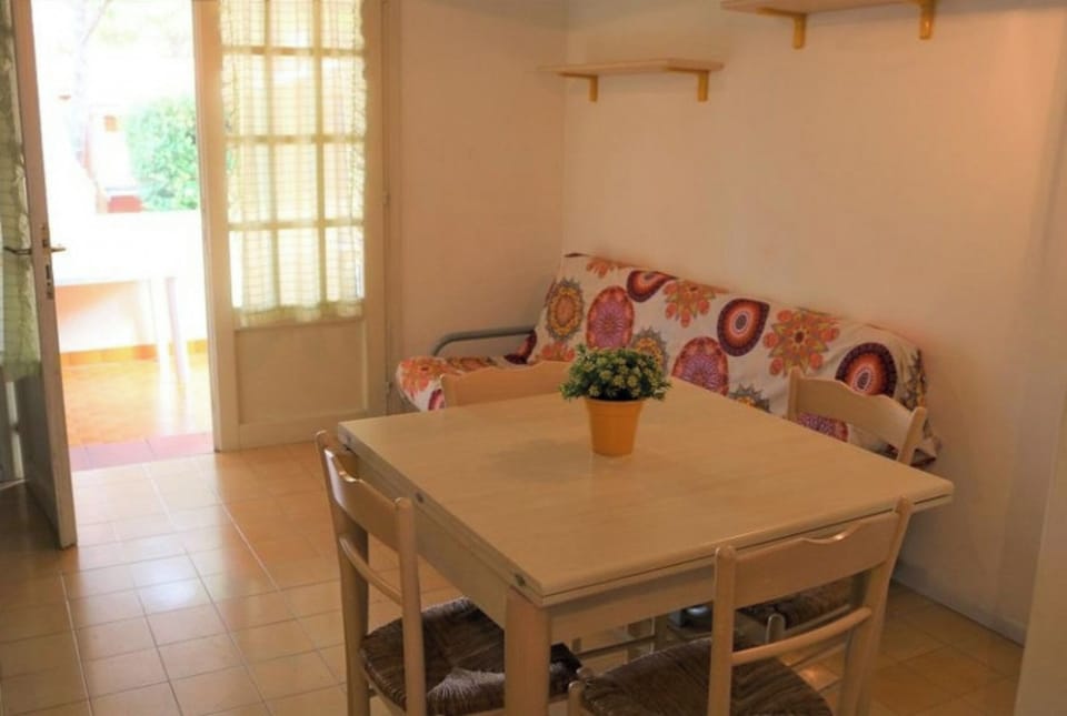 Apartment, 1 Bedroom, Balcony | Dining room