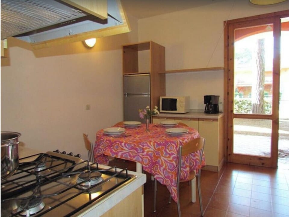 Apartment, 2 Bedrooms, Patio, Garden View | Living room | TV