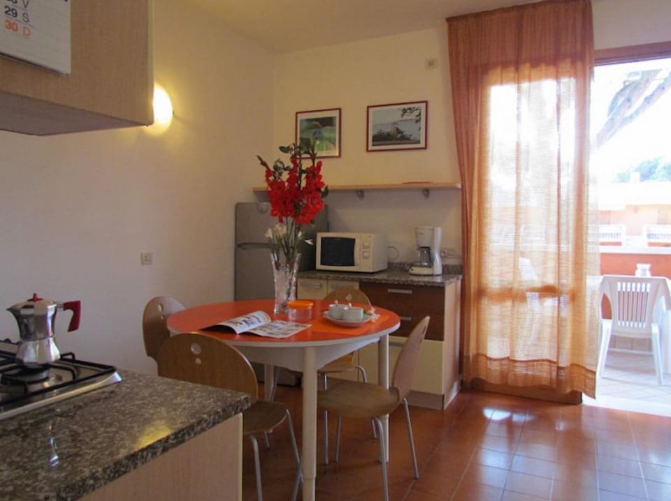 Apartment, 2 Bedrooms, Balcony | Dining room
