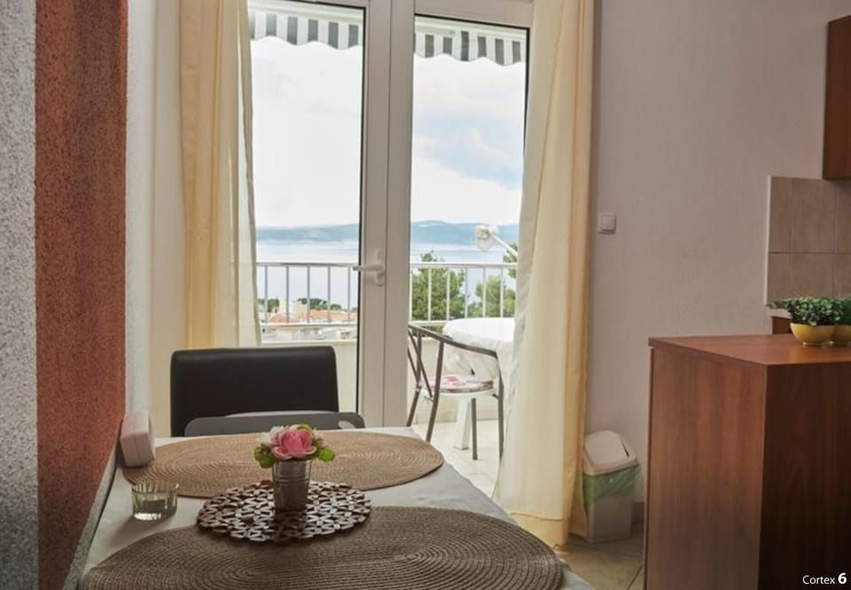 Studio, Balcony, City View | Living area