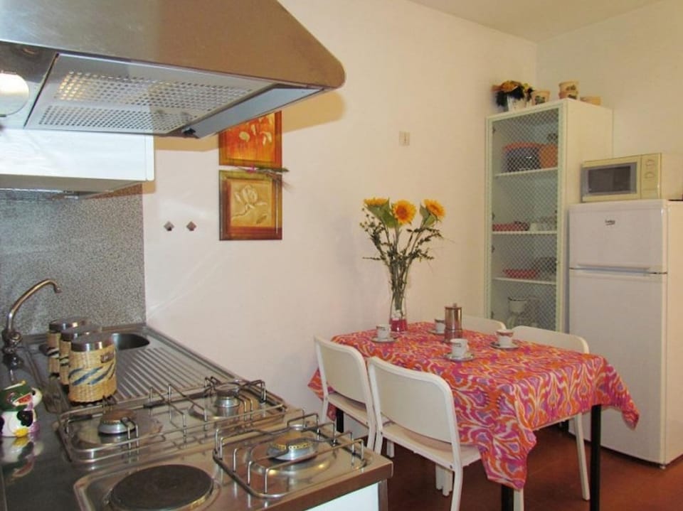 Apartment, 2 Bedrooms, Patio, Garden View | Dining room