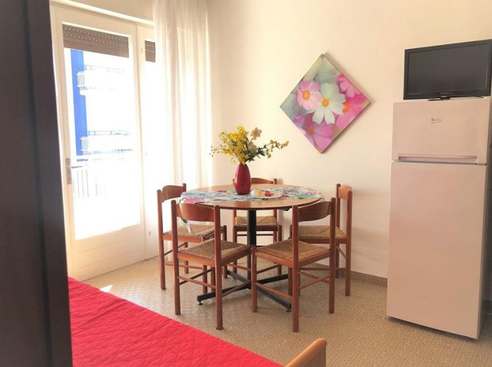 Apartment, 2 Bedrooms, Balcony | Dining room