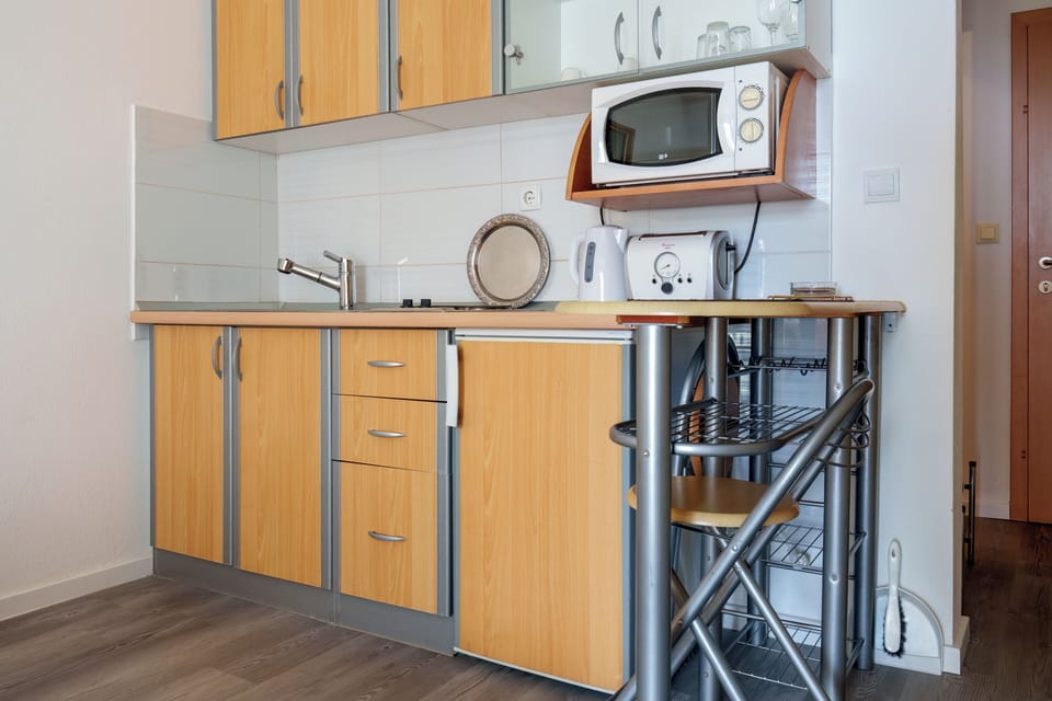 Studio, Balcony, City View | Private kitchen