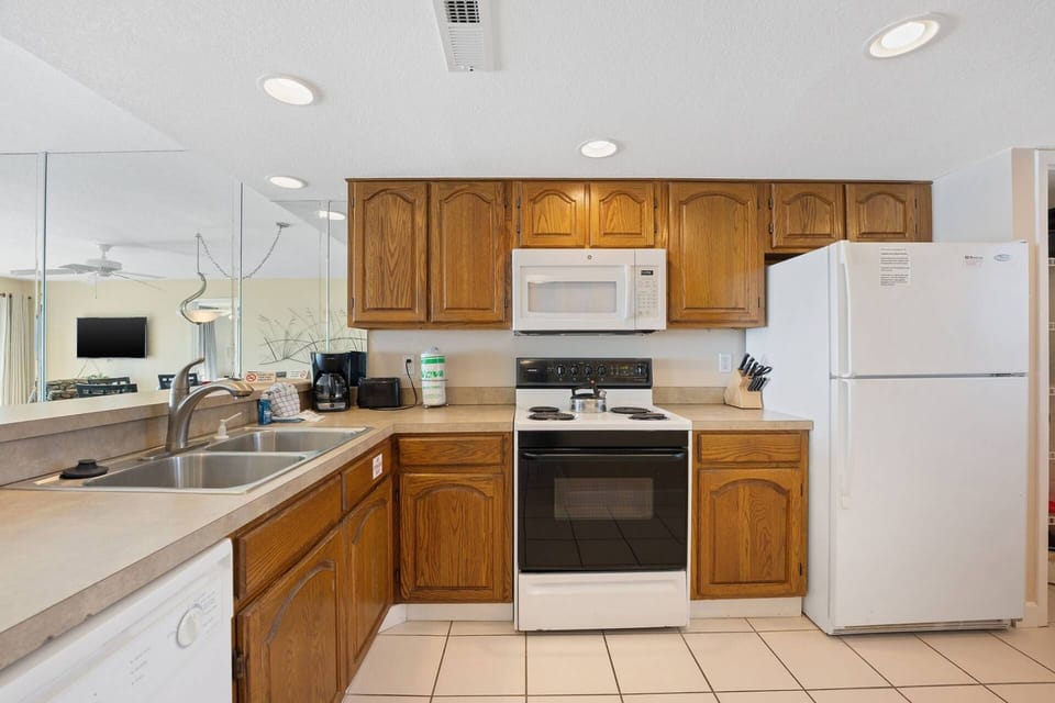 Fully equipped kitchen.