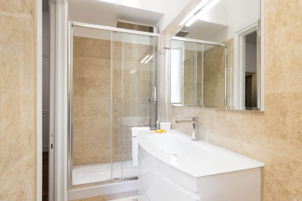 Suite (Queen Hortense Bonaparte) | Bathroom | Separate tub and shower, free toiletries, hair dryer, bathrobes