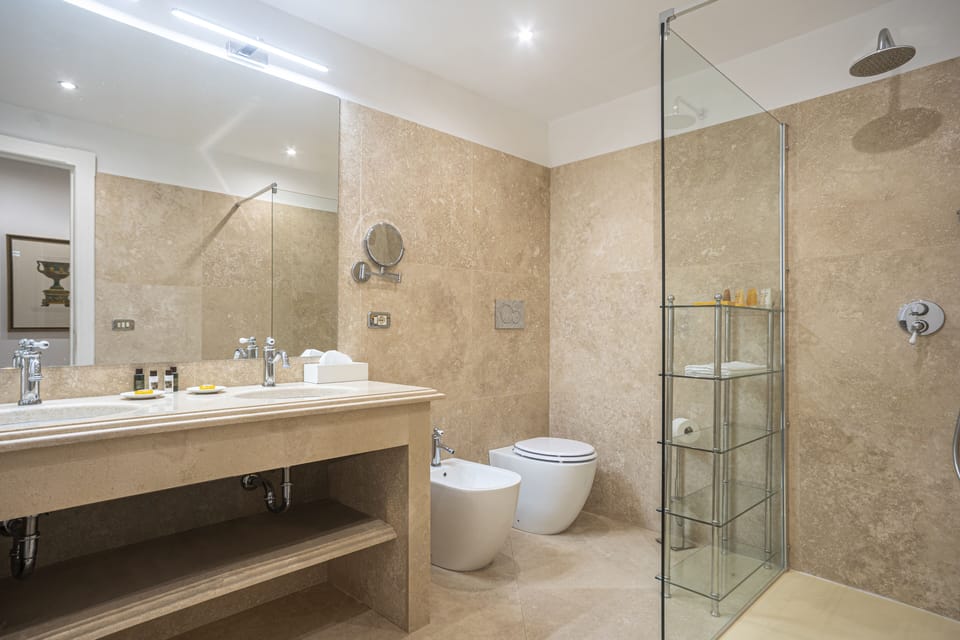 Standard Suite (Princess Pia) | Bathroom | Separate tub and shower, free toiletries, hair dryer, bathrobes