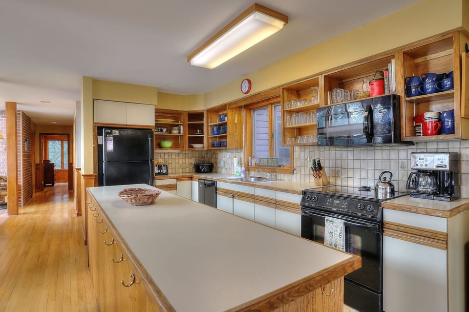 Fully Applianced Kitchen