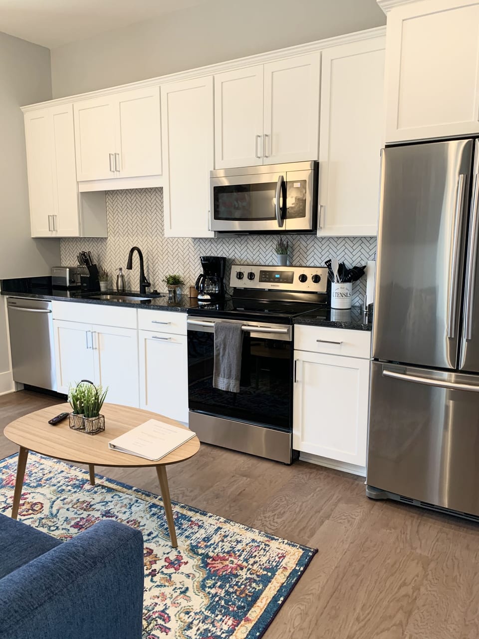 Comfort Townhome | Living area | 32-inch flat-screen TV with cable channels, TV