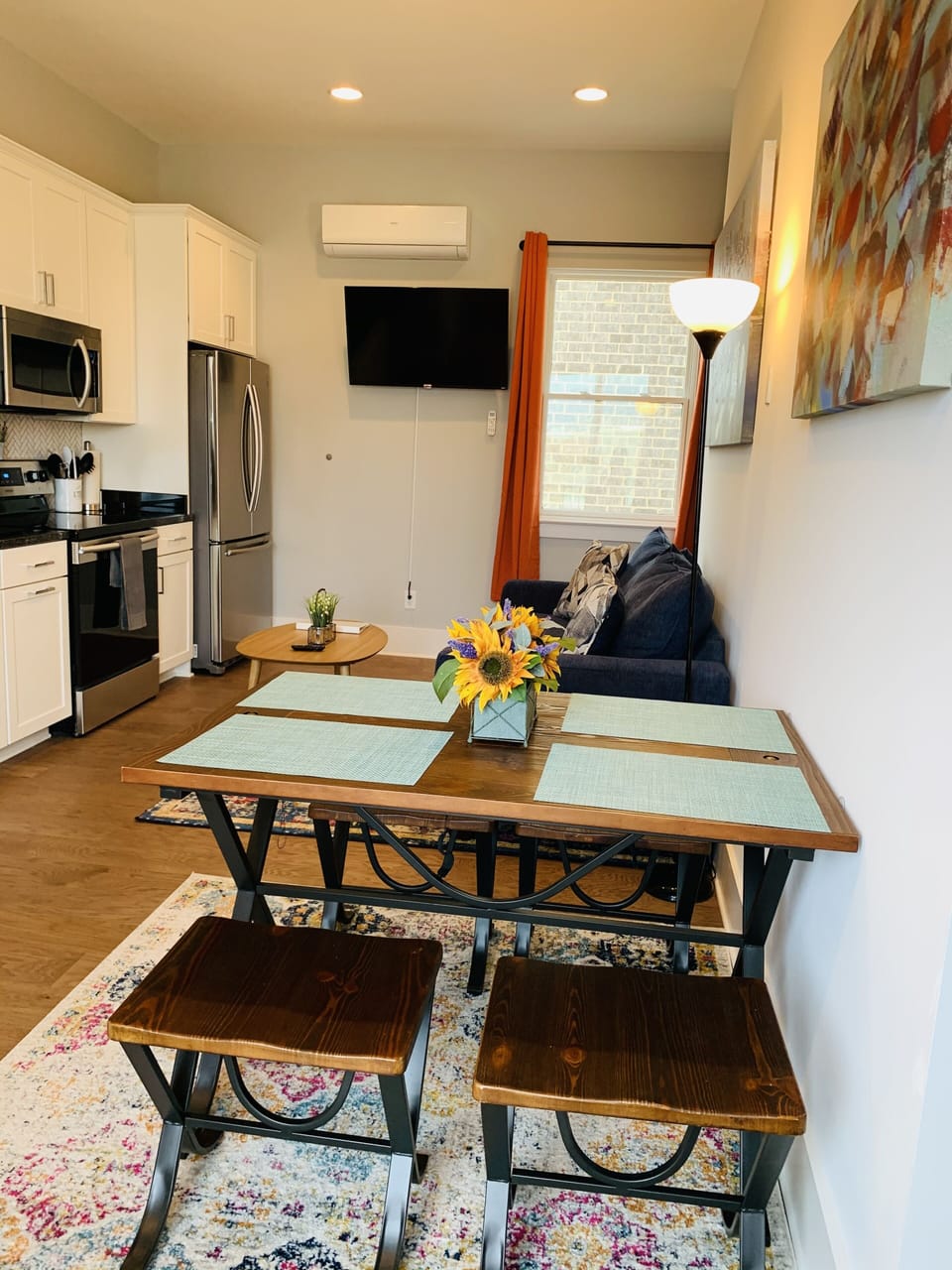 Comfort Townhome | Living area | 32-inch flat-screen TV with cable channels, TV