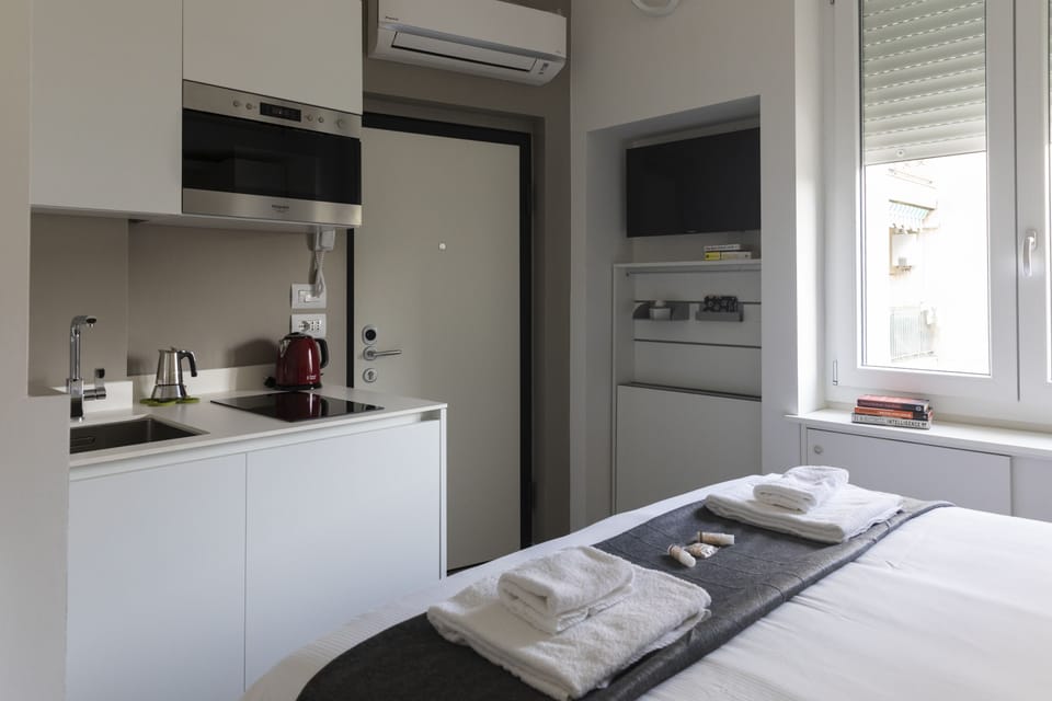 Deluxe Studio | Iron/ironing board, free WiFi, bed sheets