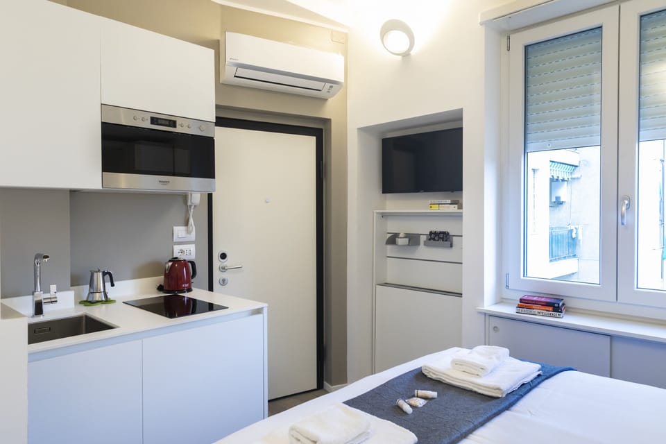 Deluxe Studio | Iron/ironing board, free WiFi, bed sheets