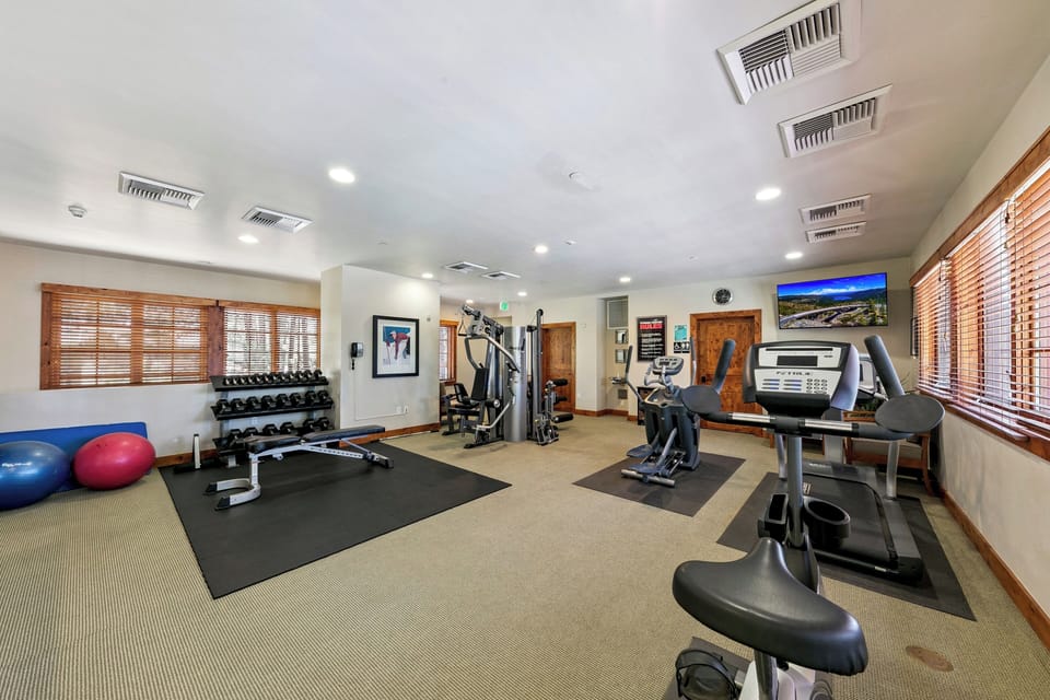 Sierra Shores has a well-equipped fitness center with cardio machines, free weights, and space to stretch—everything you need for a refreshing workout during your stay.