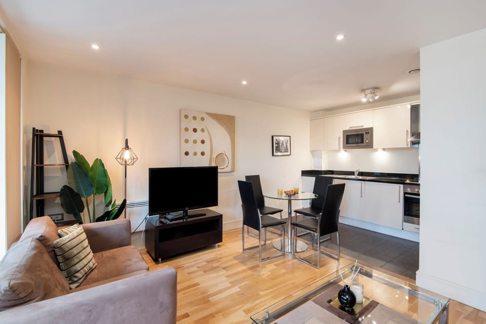 Standard Apartment, 1 Bedroom, Non Smoking, Kitchenette | Living area | Flat-screen TV