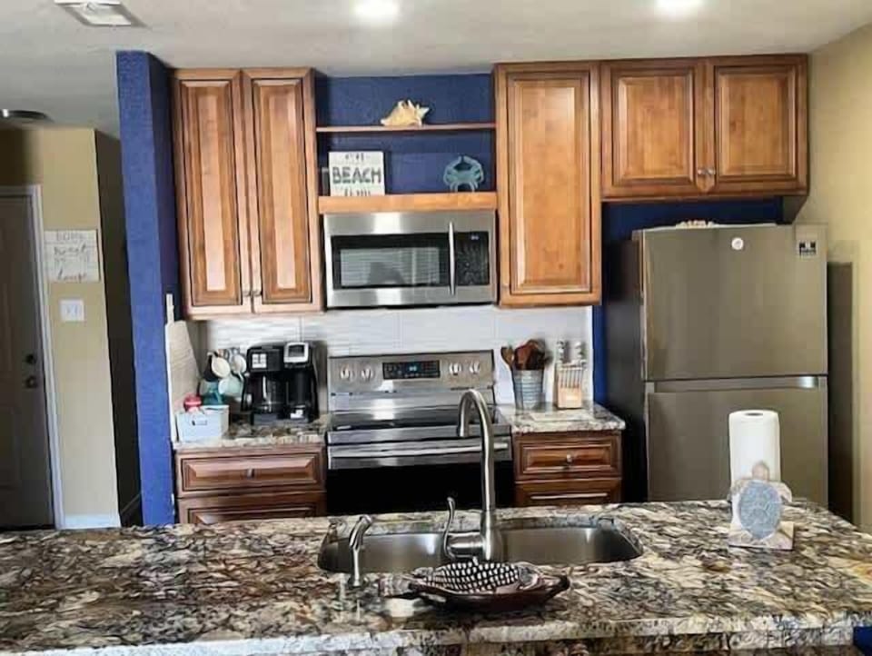 Kitchen/bar area