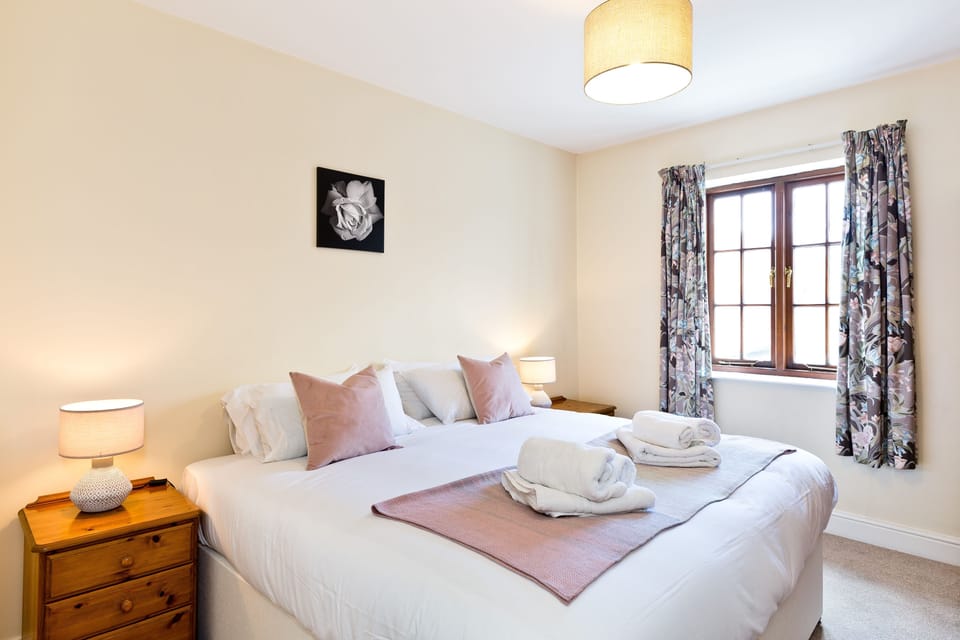 Super-King/Twin Bedroom with separate bathroom