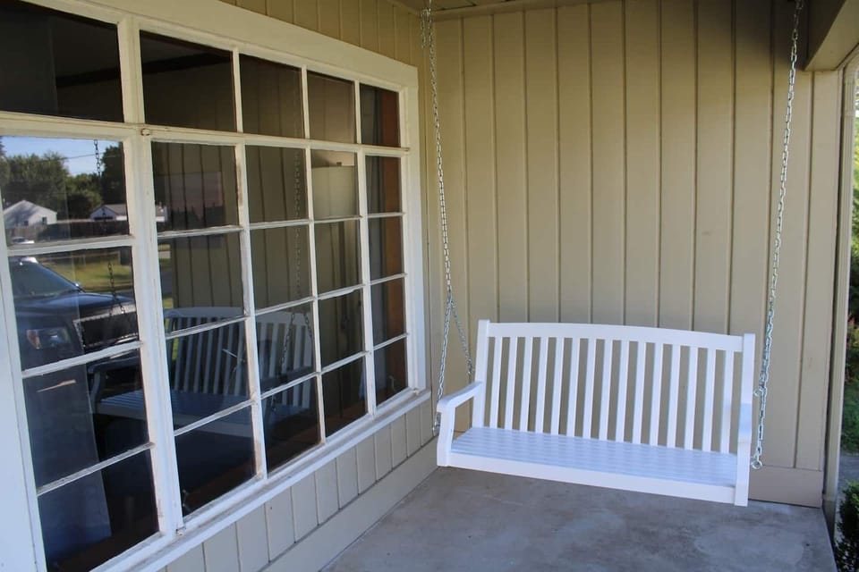 Porch swing