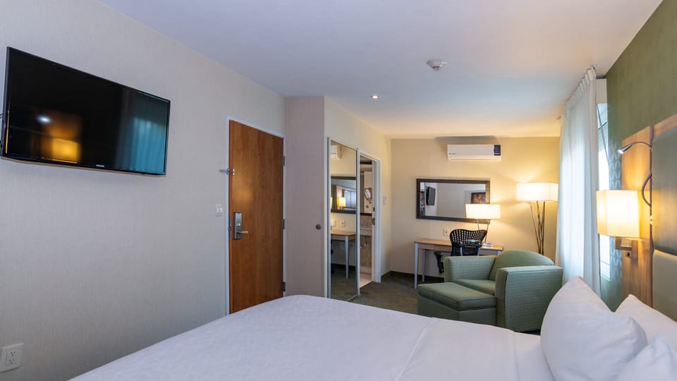 Suite, 2 Bedrooms (Governor) | In-room safe, desk, blackout drapes, iron/ironing board