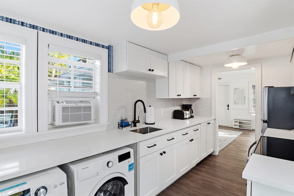 Paradise Breezes Cottage House, Kitchen