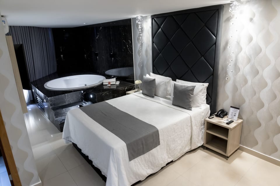 Presidential Double Room | Minibar, individually decorated, individually furnished, desk