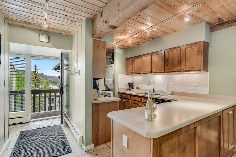Full kitchen