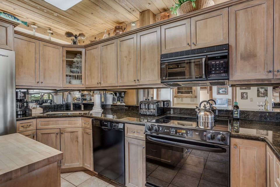 Full kitchen