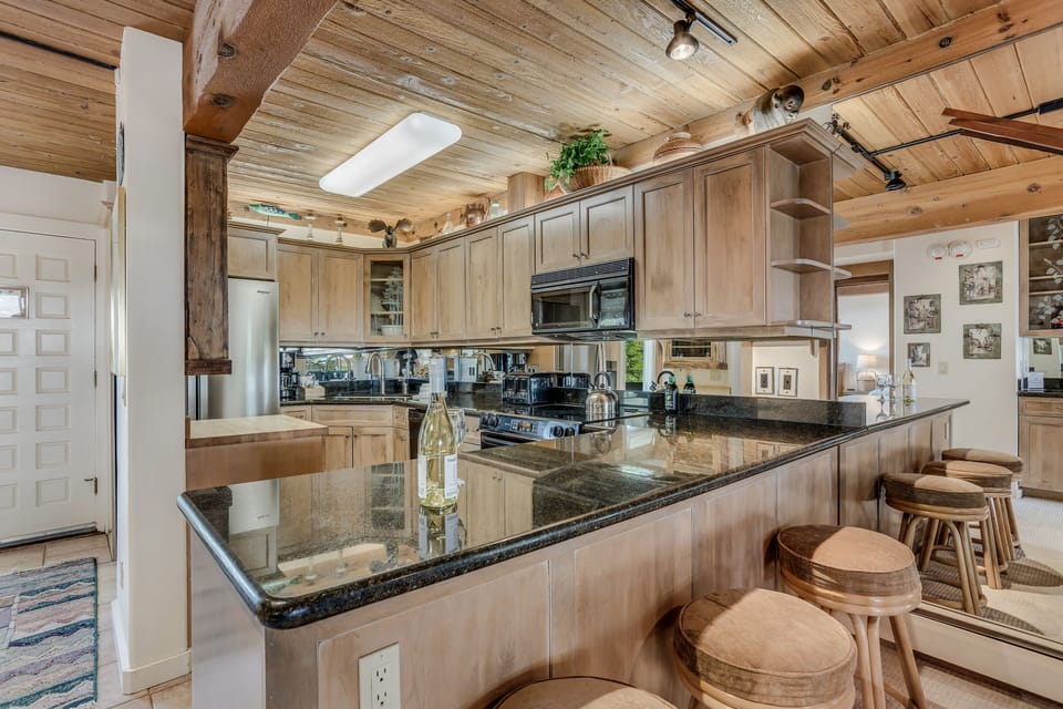 Full kitchen with bar seating