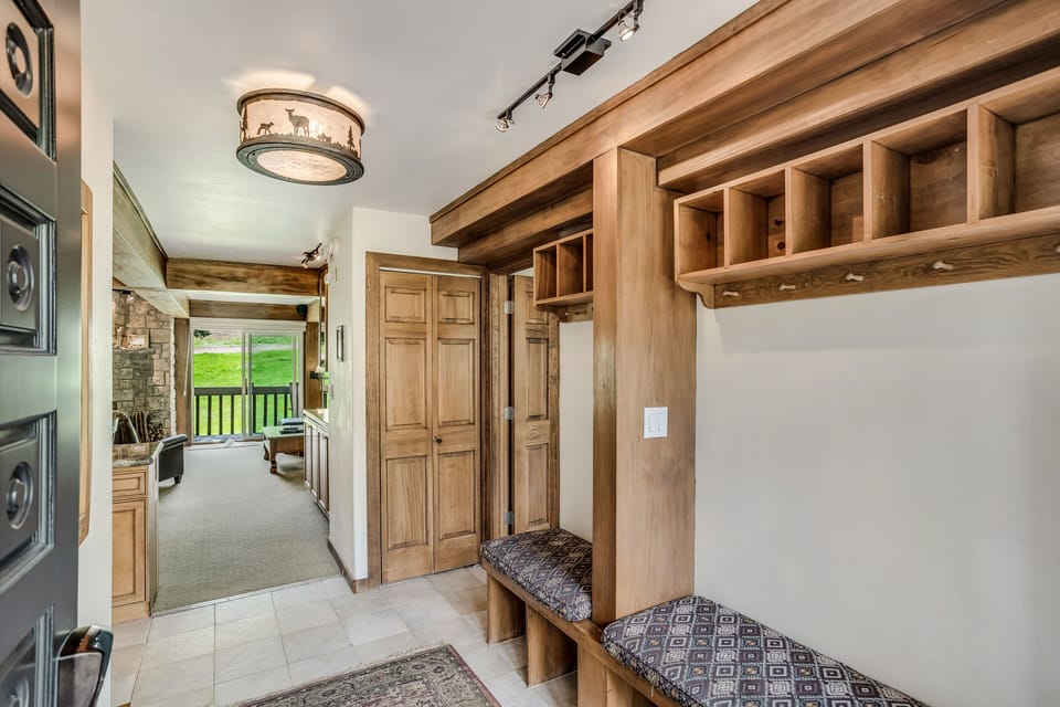 Entrance with storage