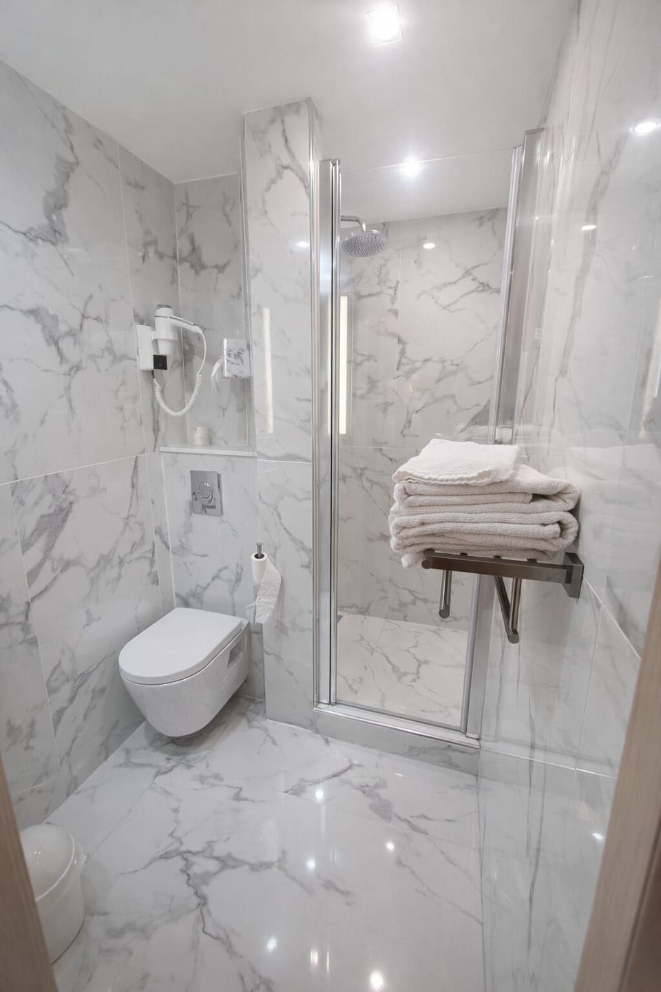 Triple Room | Bathroom | Free toiletries, hair dryer, towels, soap