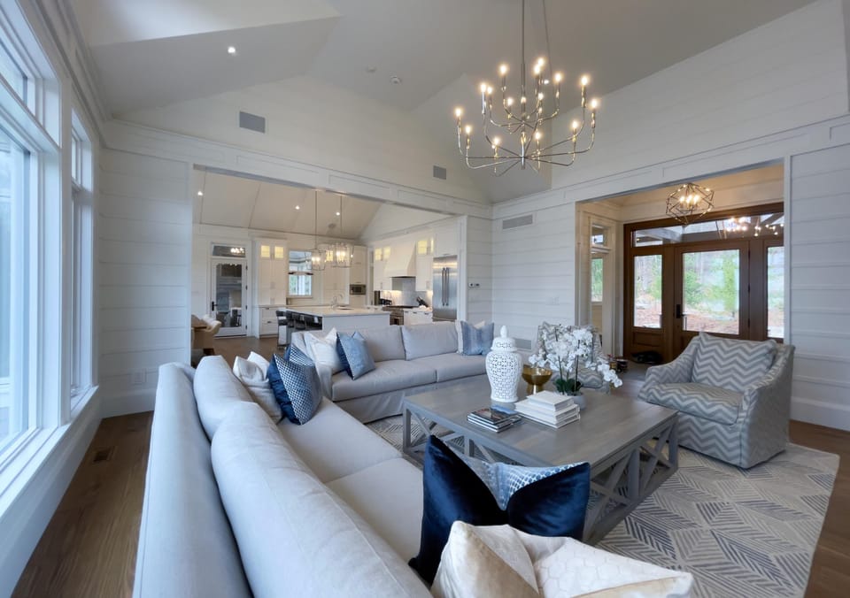 Fully Screened Muskoka Room &amp; Firep