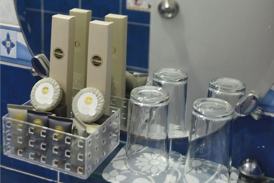 Standard Double Room | Bathroom | Shower, rainfall showerhead, free toiletries, towels