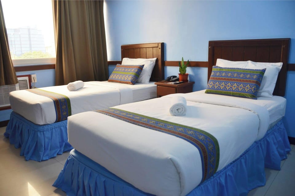 Deluxe Twin Room | Desk, free WiFi, wheelchair access