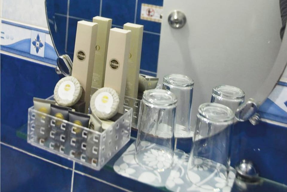 Family Room | Bathroom | Shower, rainfall showerhead, free toiletries, towels