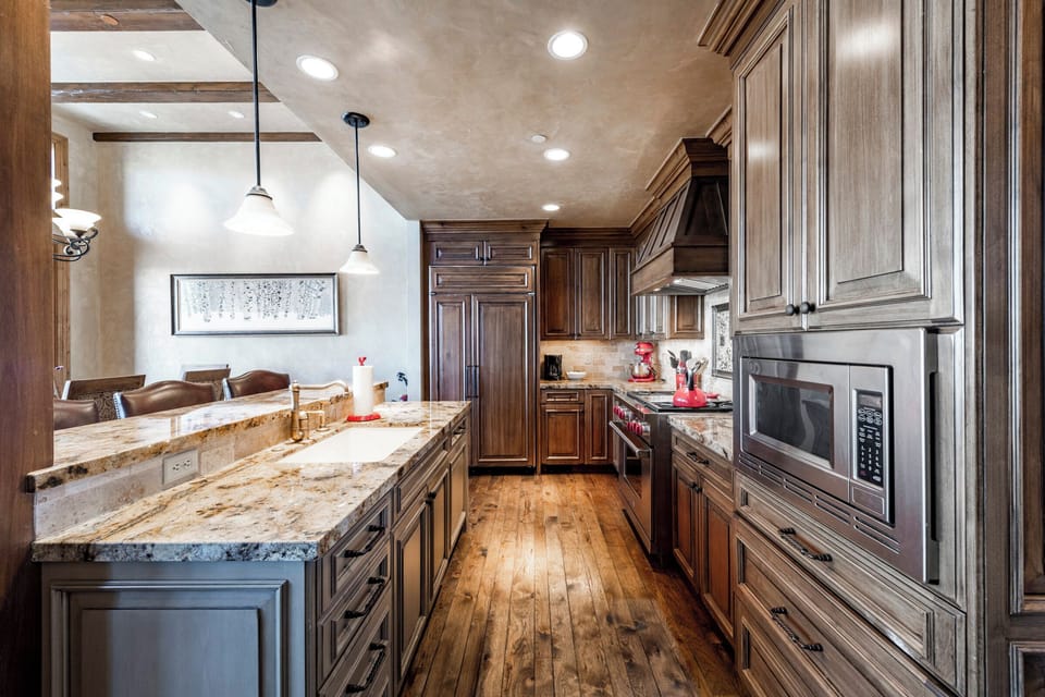 Kitchen (main floor)