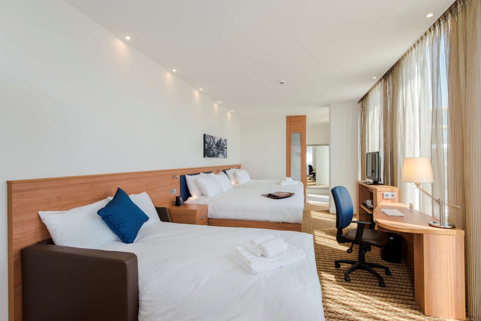 Room, Corner | In-room safe, blackout drapes, iron/ironing board
