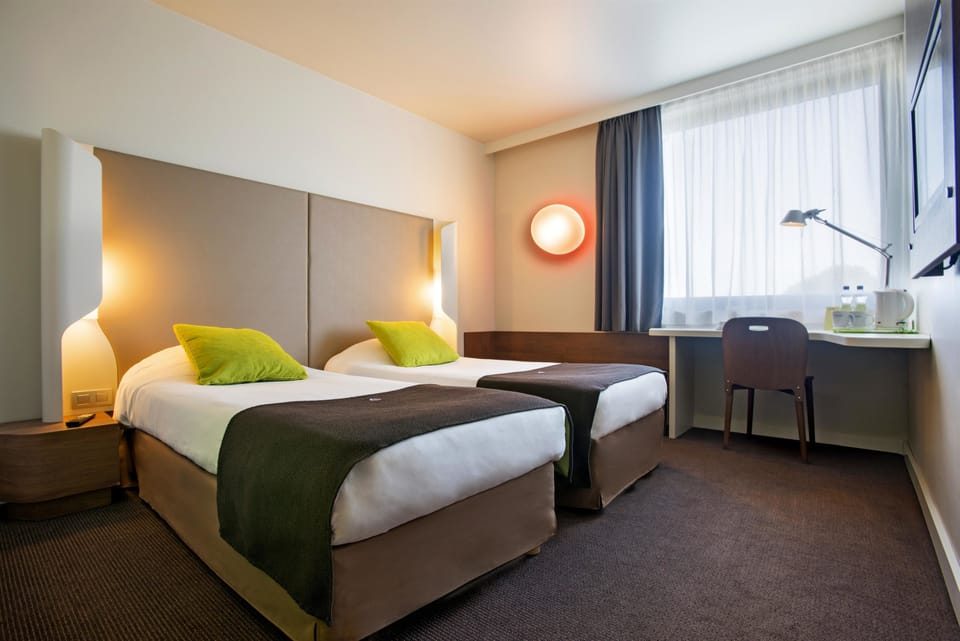 In-room safe, desk, soundproofing, free WiFi