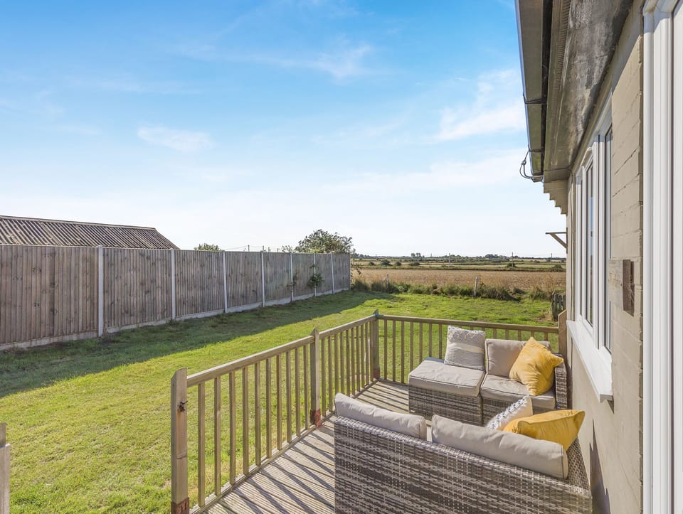 Sitting-out-area | Wayfarer, Happisburgh