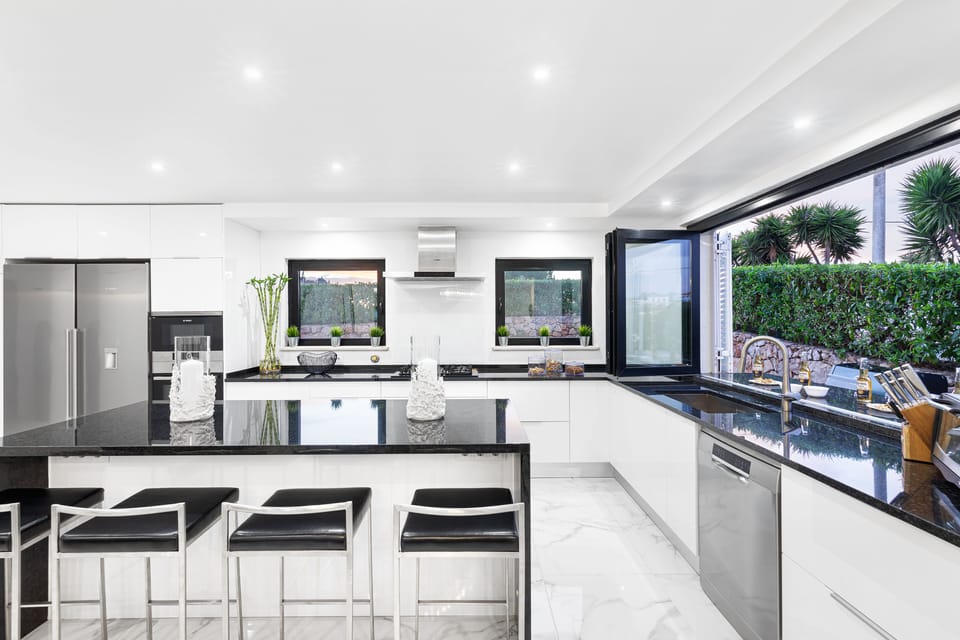 While someone is cooking at the outdoor you can open all window and socialize.