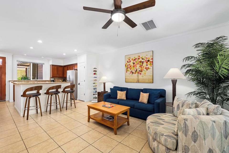 Spacious, bright living room