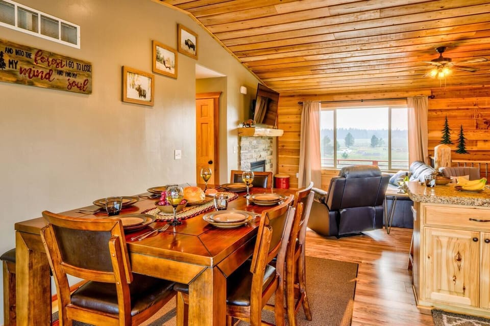 Open concept dining and living room areas