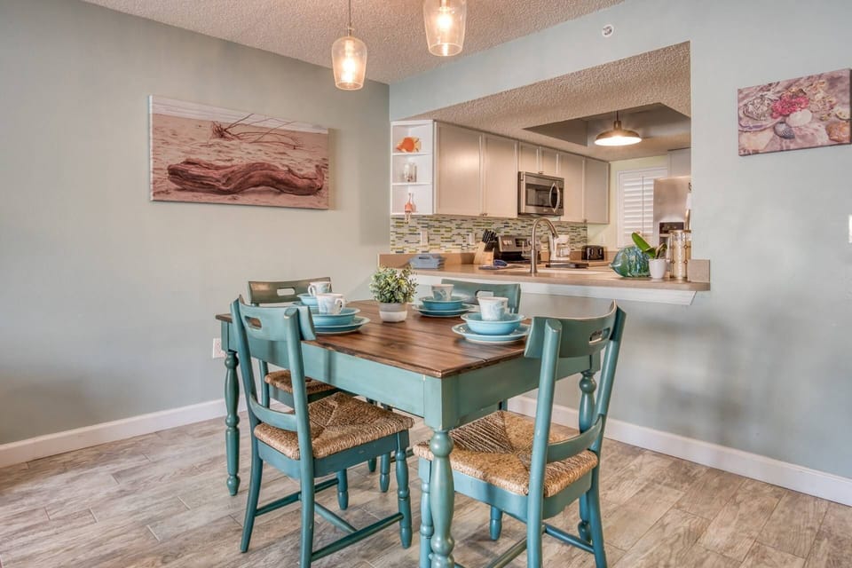 Kitchen pass through window makes sharing food with the family a breeze.