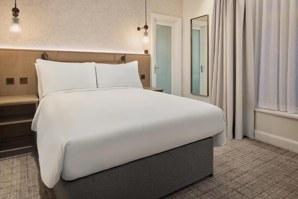 Deluxe Room (Newly refurbished) | Premium bedding, in-room safe, desk, iron/ironing board