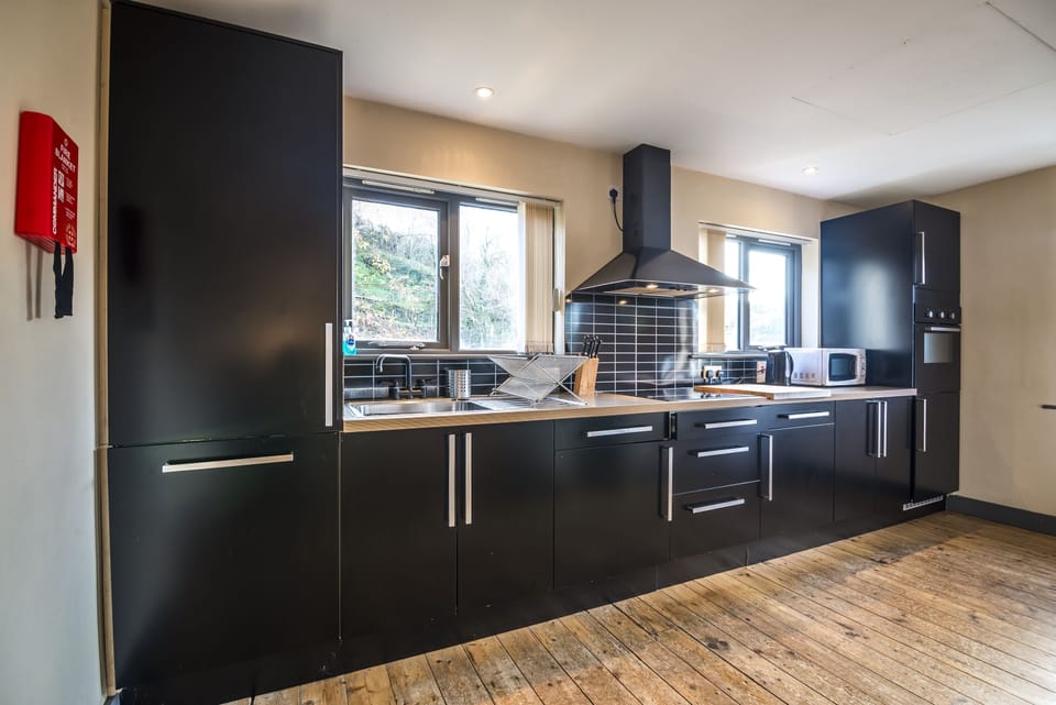 House (3 Bedrooms) | Private kitchen | Full-size fridge, microwave, oven, stovetop