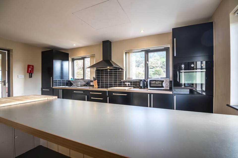 House (3 Bedrooms) | Private kitchen | Full-size fridge, microwave, oven, stovetop