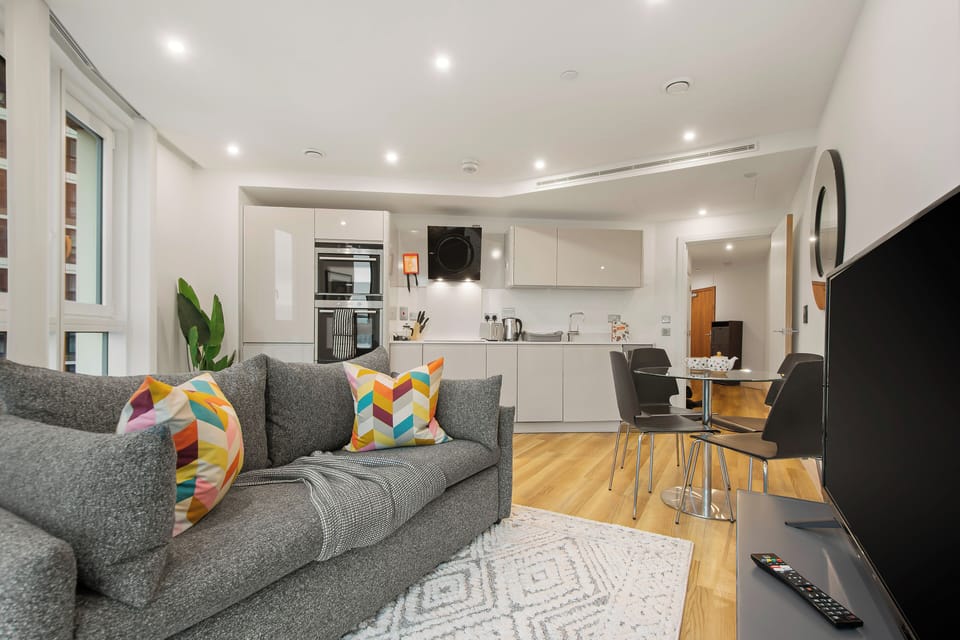Standard Apartment, 1 Bedroom, Non Smoking, Kitchenette | Living area | Flat-screen TV