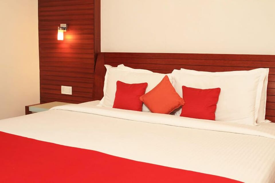 Premium Room | Minibar, in-room safe, individually decorated, desk