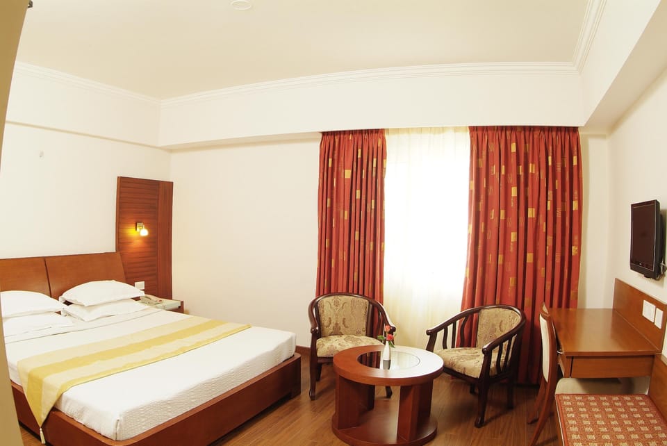 Premium Room | Minibar, in-room safe, individually decorated, desk